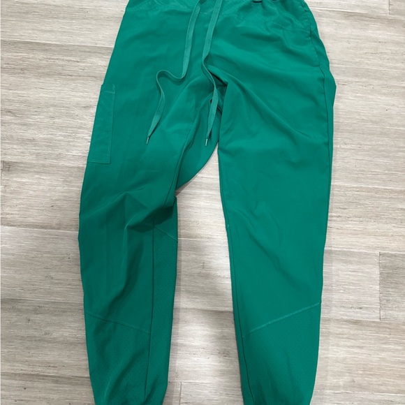 Green scrub set - Picture 2 of 7